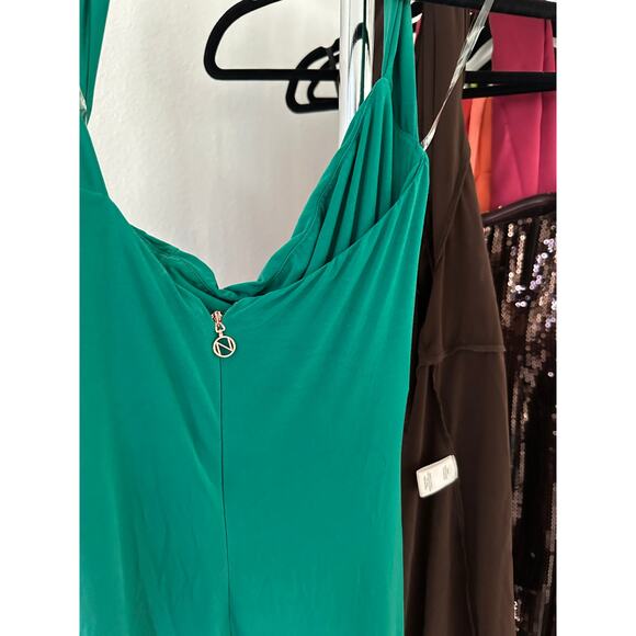 Nookie Alba Gown in Emerald Green - Picture 10 of 11